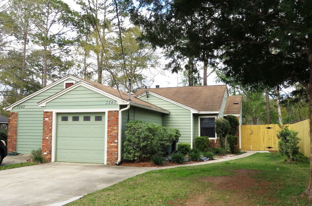 3245 Albert Dr in Tallahassee, FL - Building Photo