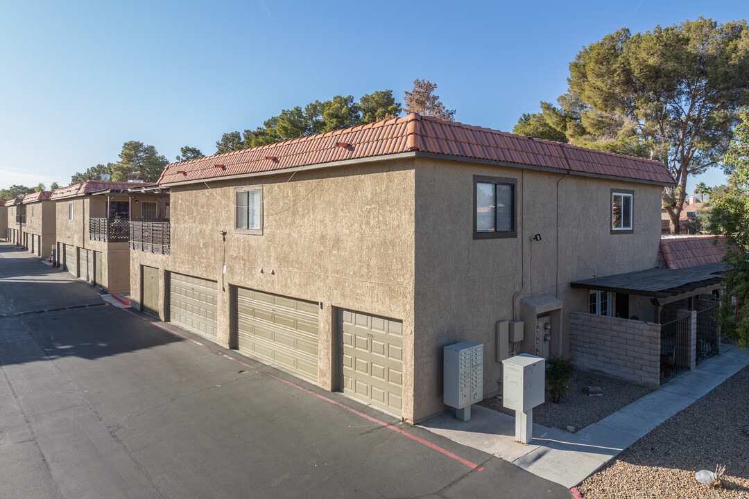 1894 Apricot Ct in Henderson, NV - Building Photo