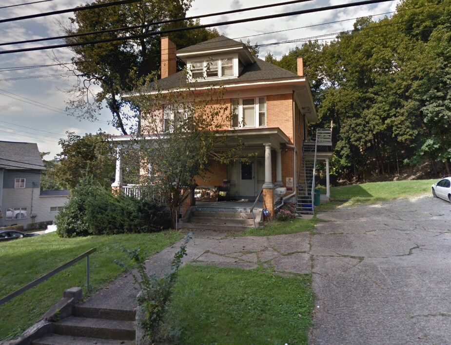 601 Chestnut St, Unit 1 in Carnegie, PA - Building Photo