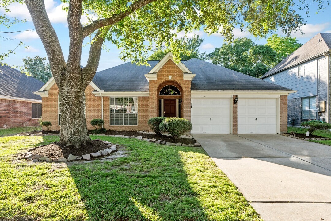 5112 Carefree Dr in League City, TX - Building Photo