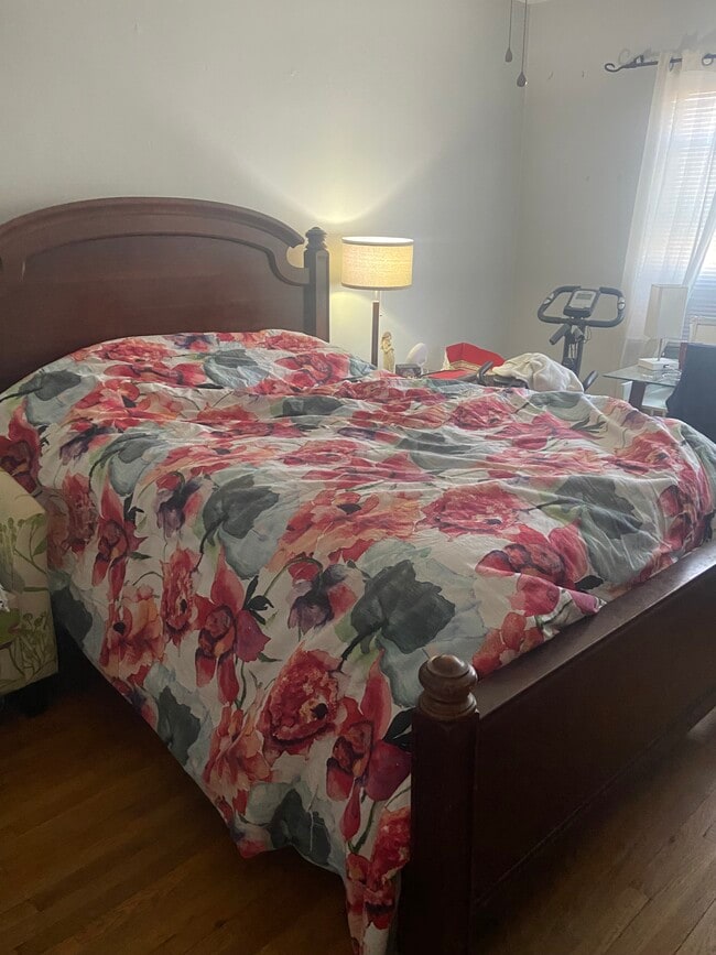 4120 210th St in Bayside, NY - Foto de edificio - Building Photo