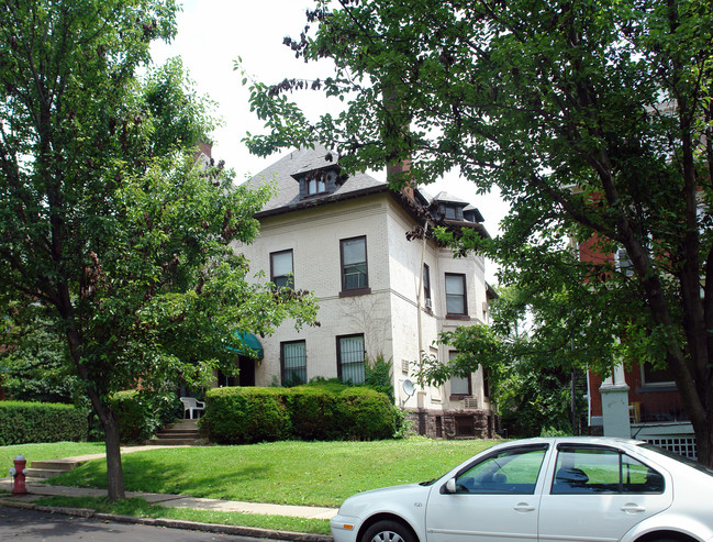 439 S Aiken Ave in Pittsburgh, PA - Building Photo - Building Photo