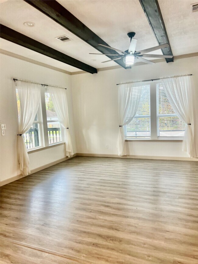 21514 Ruth Dr in New Caney, TX - Foto de edificio - Building Photo