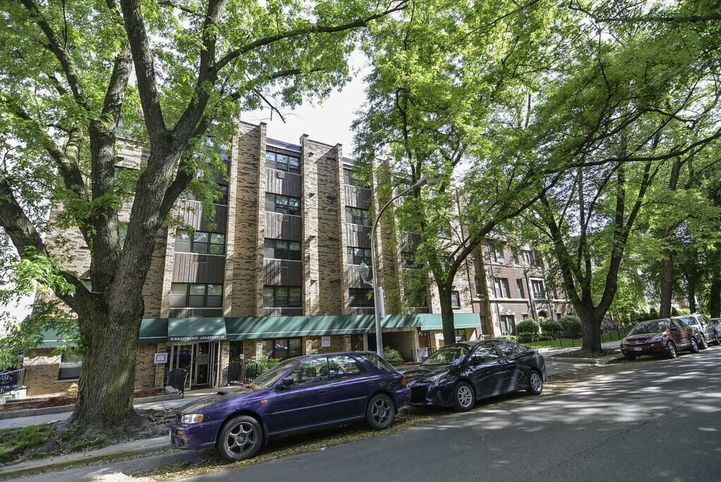 663 W Wrightwood Ave in Chicago, IL - Foto de edificio