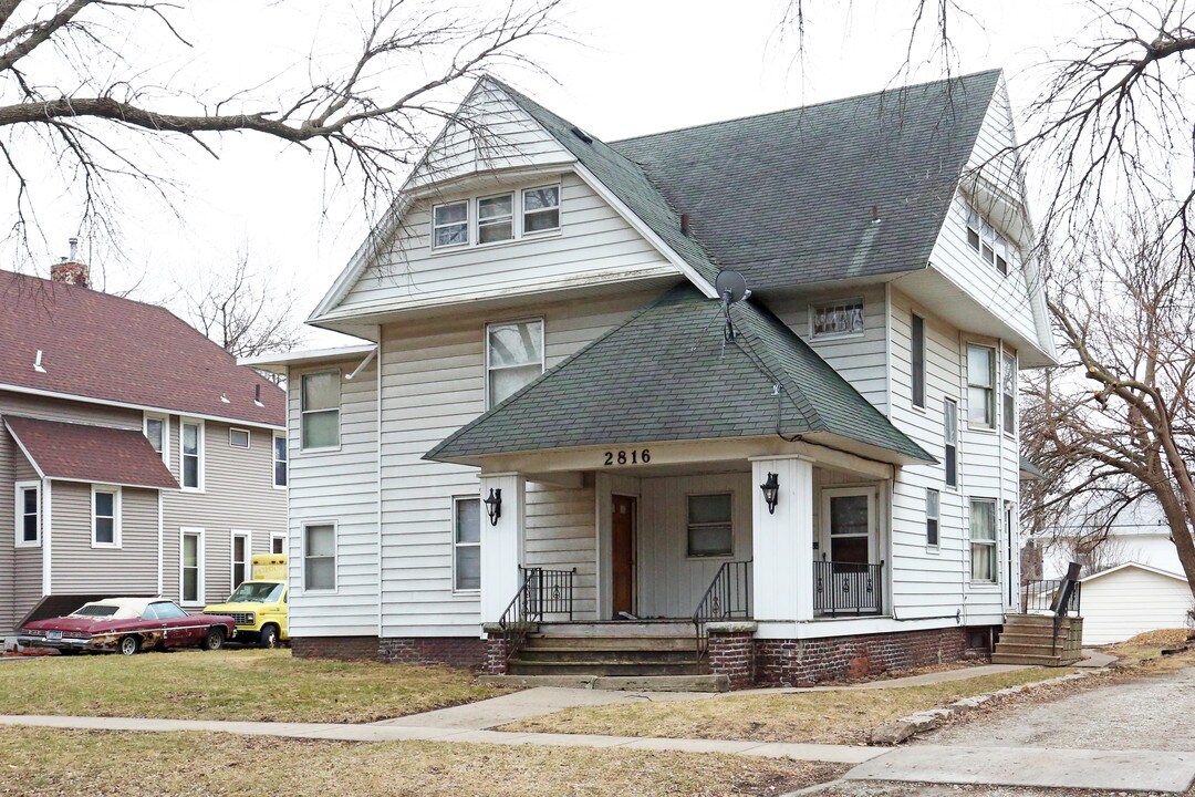 2816 Cottage Grove Ave in Des Moines, IA - Foto de edificio