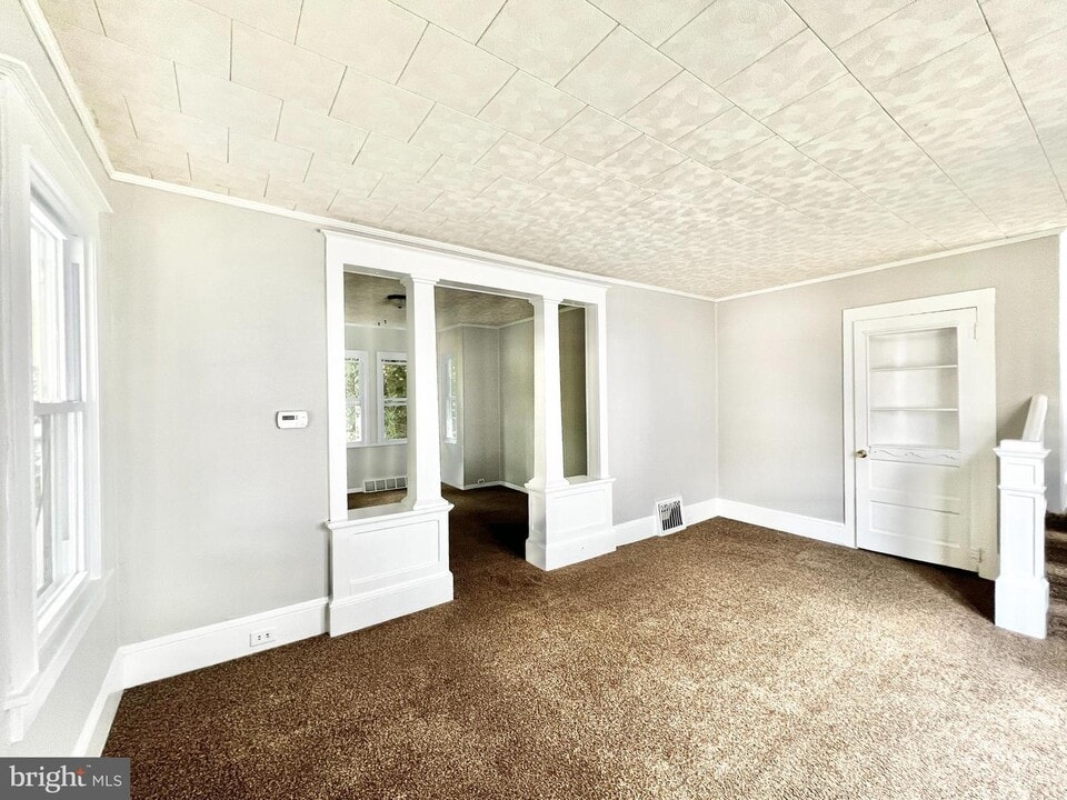 77 Thompson St Photo