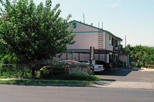 4406-4412 E Olive Ave in Fresno, CA - Foto de edificio - Building Photo