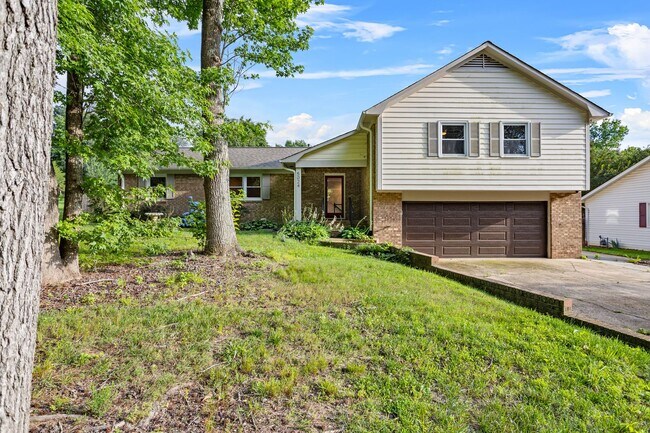 5024 Timbrook Ln in Winston-Salem, NC - Building Photo - Building Photo