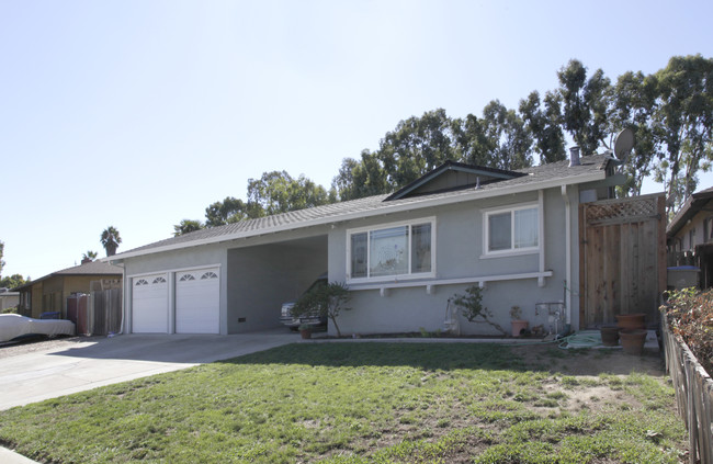 5523-5525 Thornwood Dr in San Jose, CA - Foto de edificio - Building Photo