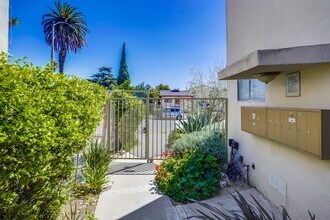 6611 S. Victoria Ave in Los Angeles, CA - Building Photo - Building Photo