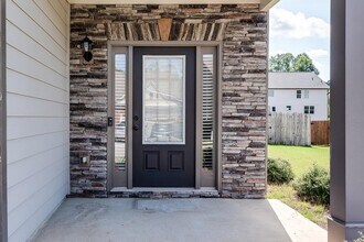 614 Amaranth Trail in Hoschton, GA - Foto de edificio - Building Photo