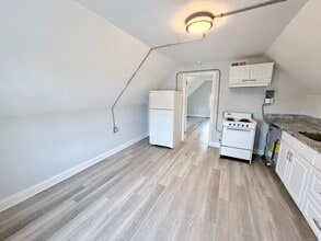 35 Hillside Ave in Meriden, CT - Building Photo - Building Photo