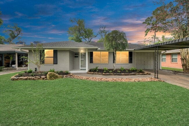 property at 2215 Gardenia Dr