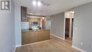 35 Mariner Terrace in Toronto, ON - Building Photo - Building Photo