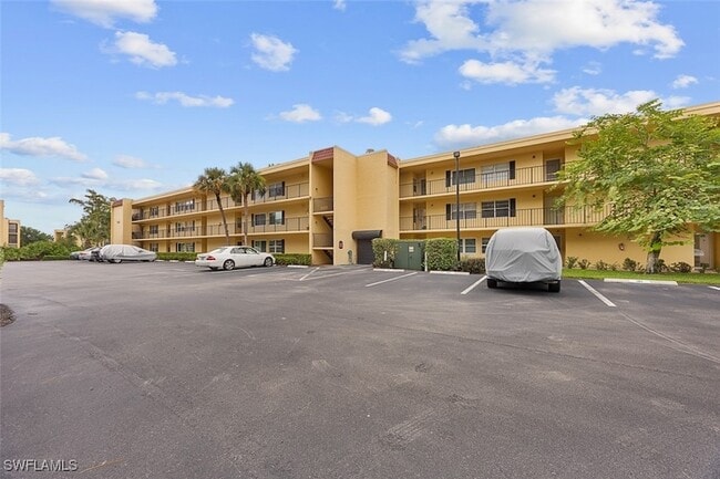 1083 Forest Lakes Dr, Unit 207 in Naples, FL - Building Photo - Building Photo