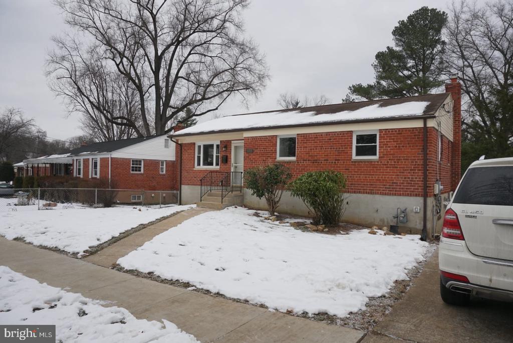 11715 Ashley Dr in Rockville, MD - Building Photo