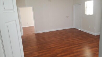 1506 Belmont Ln in North Lauderdale, FL - Foto de edificio - Building Photo