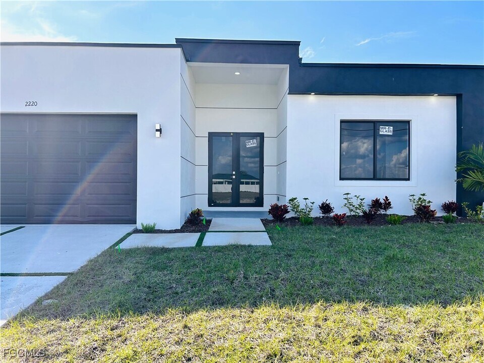2220 NW 1st Pl in Cape Coral, FL - Building Photo