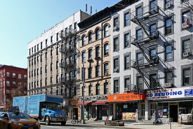 926 Amsterdam Ave in New York, NY - Building Photo - Building Photo