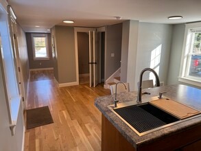 9 Winnicutt Rd, Unit 9B in Stratham, NH - Building Photo - Building Photo