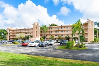 6795 Huntington Ln in Delray Beach, FL - Building Photo - Building Photo