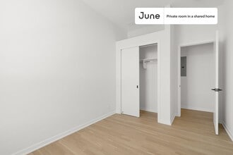 Private bedroom in 4 bed/3 bath Home in Chicago, IL - Building Photo - Building Photo
