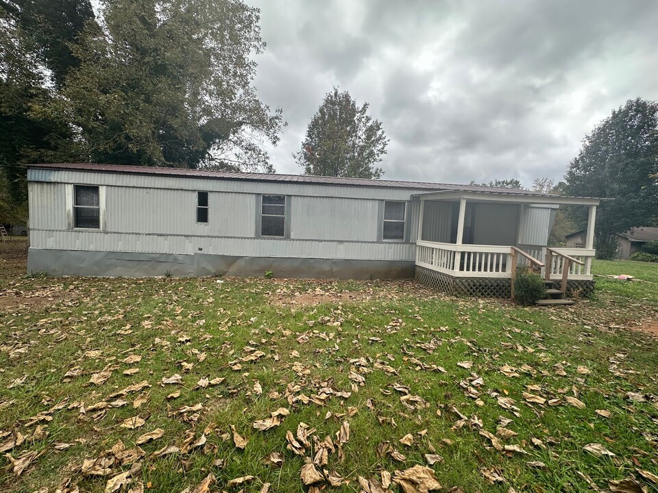 245 Chappell Ln in Talladega, AL - Foto de edificio
