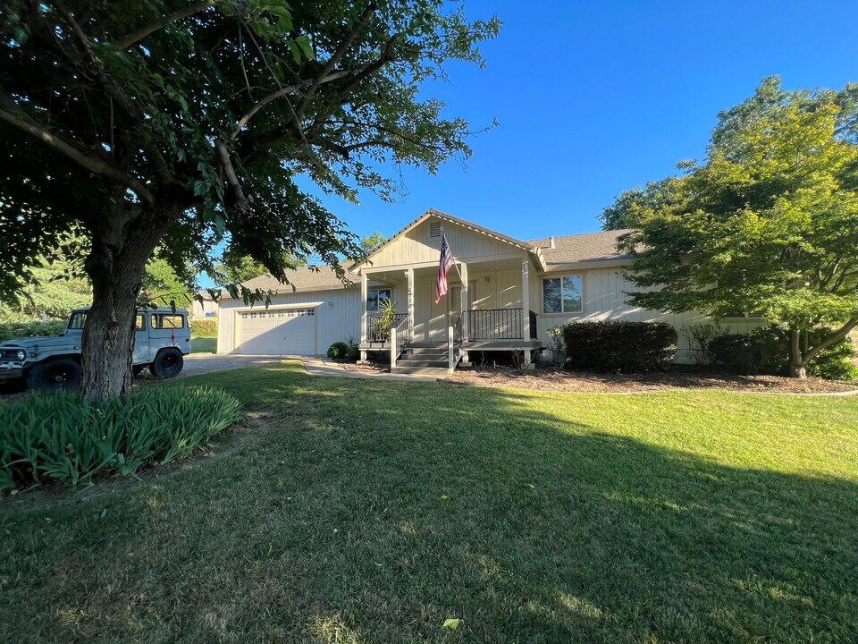 6730 Wells Ave in Loomis, CA - Building Photo