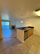 6400 Christie Ave, Unit 4309 in Emeryville, CA - Building Photo - Building Photo