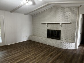 128 Royal Ln in Commerce, TX - Building Photo - Building Photo