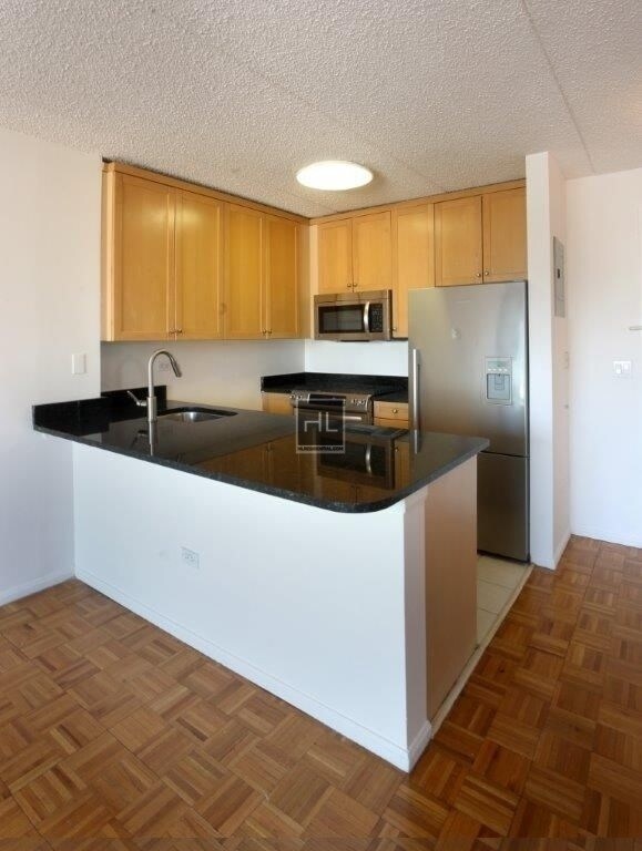 301 Elizabeth St-Unit -3011 in New York, NY - Building Photo - Building Photo
