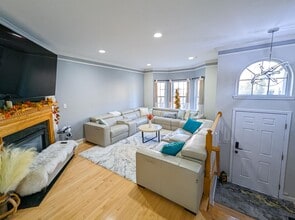 47 Mallard Pl in Secaucus, NJ - Building Photo - Building Photo