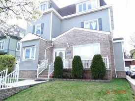 124 W 8th St in Bayonne, NJ - Building Photo