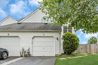 4 Bukiet Ct in Freehold, NJ - Building Photo - Building Photo