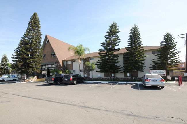 Waterwheel Apartments in Anaheim, CA - Foto de edificio - Building Photo