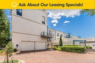 4414 Cedar Springs Rd in Dallas, TX - Foto de edificio - Building Photo