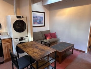 1511 Don Gaspar Ave in Santa Fe, NM - Foto de edificio - Building Photo