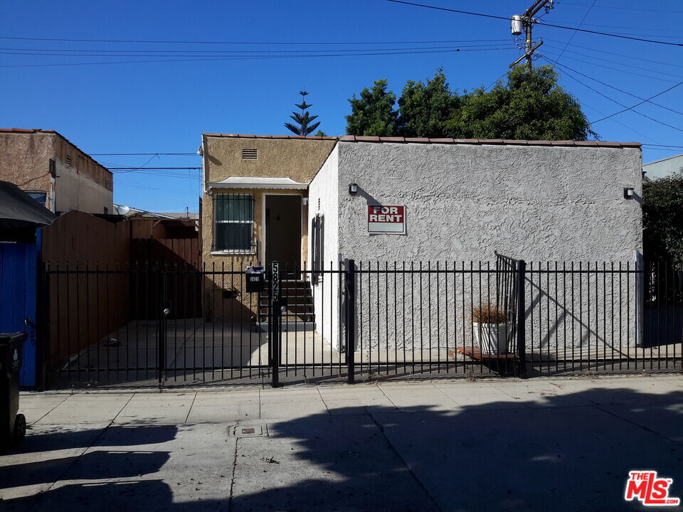 5823 Venice Blvd. in Los Angeles, CA - Building Photo