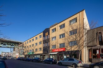 1970-1986 Sainte-Catherine Rue E in Montréal, QC - Building Photo - Building Photo