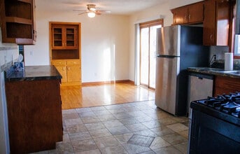 1932 Carnelian Ln in Eagan, MN - Foto de edificio - Building Photo