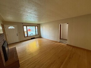 595 18th St NE in Salem, OR - Building Photo - Building Photo