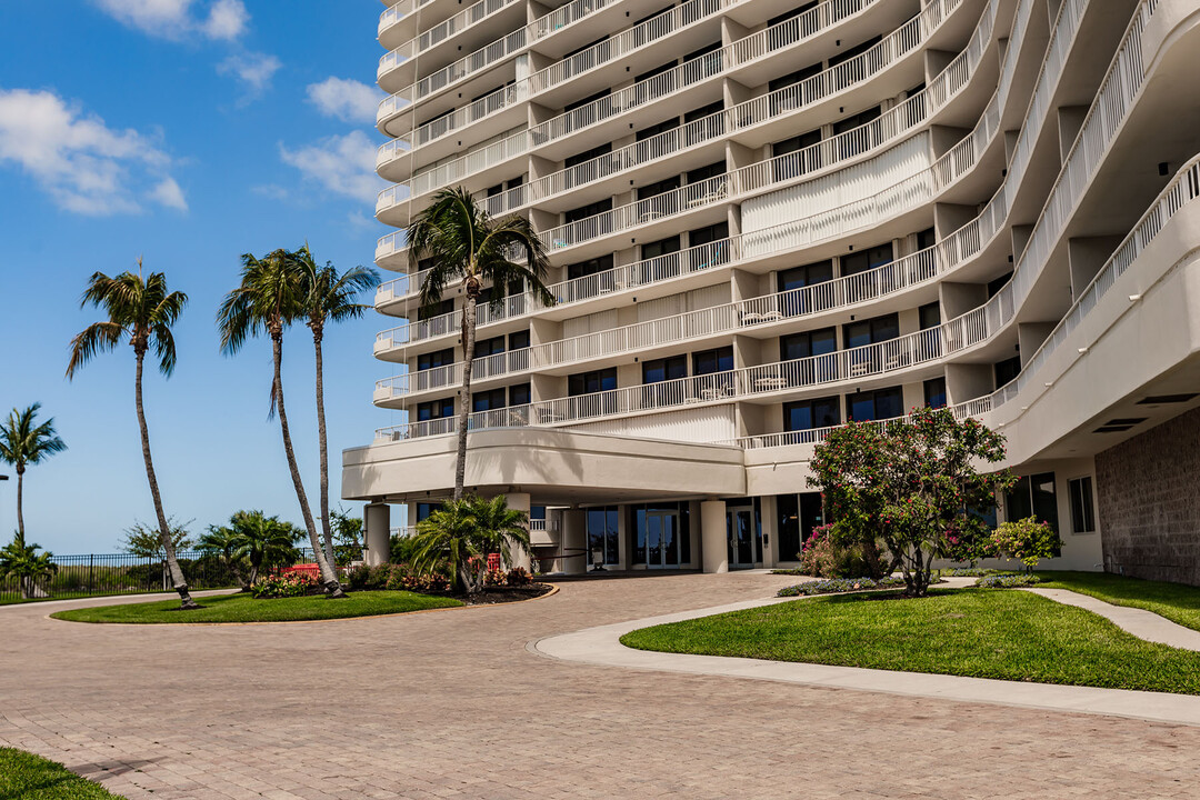 260 Seaview Ct in Marco Island, FL - Building Photo