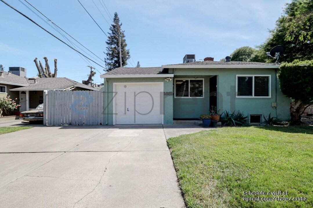 1681 Rockrose Rd in West Sacramento, CA - Building Photo