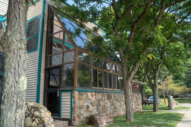 property at 10 Kellogg Rd