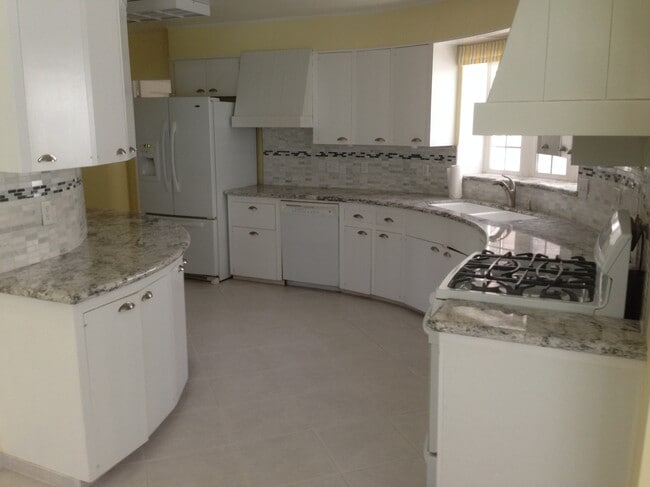 property at 766 E Home Ave
