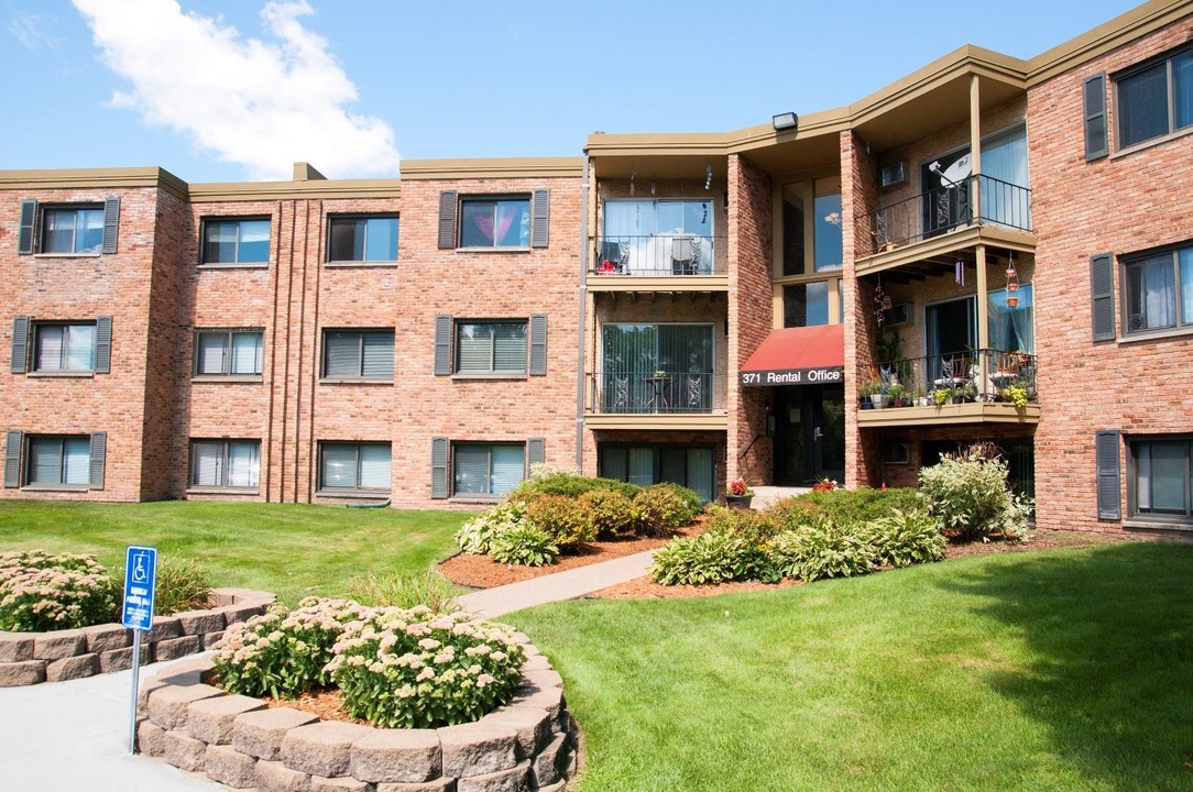 Hillside East in New Brighton, MN - Foto de edificio