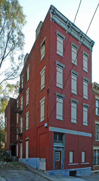 1324 Pendleton St in Cincinnati, OH - Foto de edificio