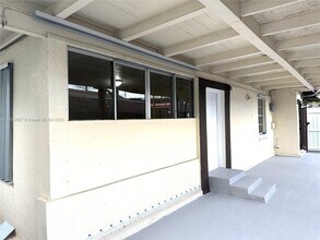 4763 NW 3rd St-Unit -1A Right Side in Miami, FL - Building Photo - Building Photo