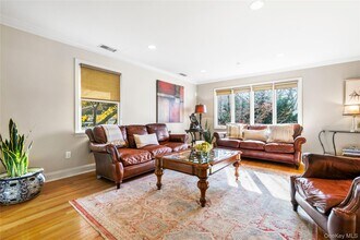 2 Goldwin St in Rye, NY - Building Photo - Building Photo