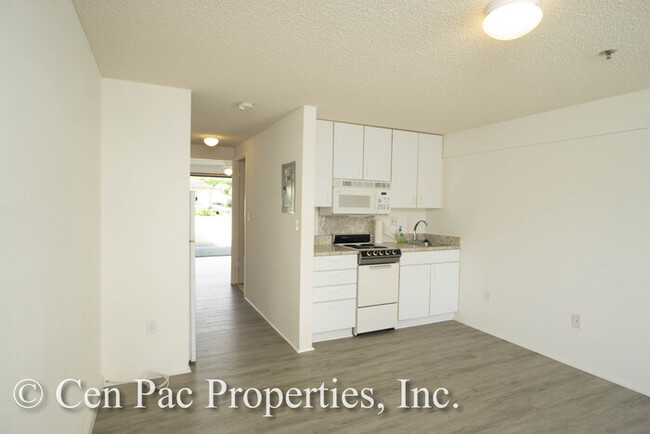 2860 Waialae Ave-Unit -APT 104 in Honolulu, HI - Building Photo - Building Photo